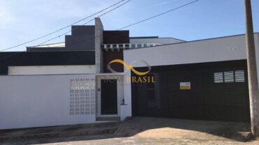 0477-Casa com 3 quartos, 180 m²