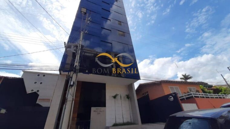 0077-Apartamento com 4 quartos, 241 m²